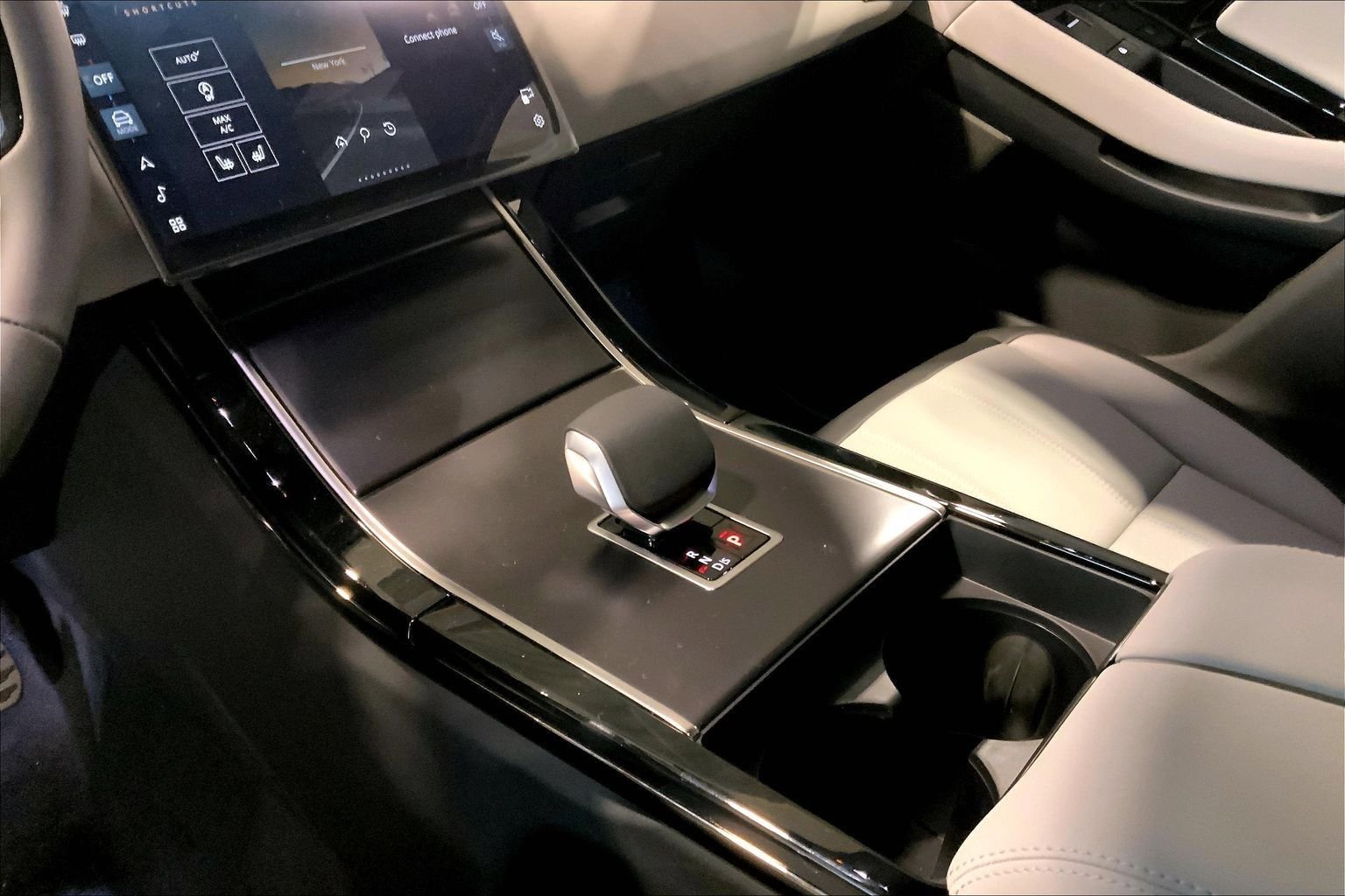 New 2026 Land Rover Range Rover Evoque Dynamic SE AWD/4WD image 7