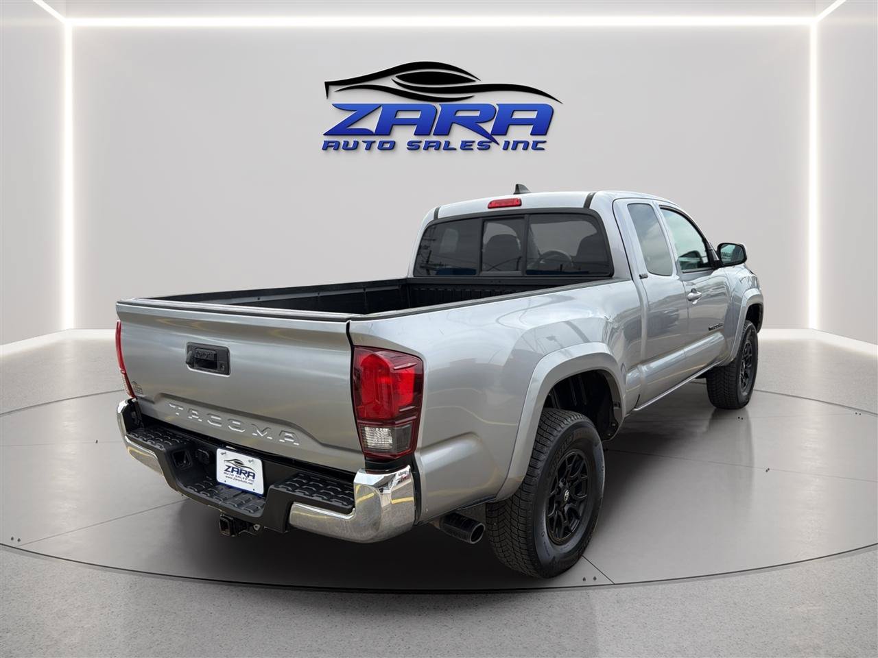Used 2020 Toyota Tacoma SR5 w/ Blackout Package AWD/4WD image 7