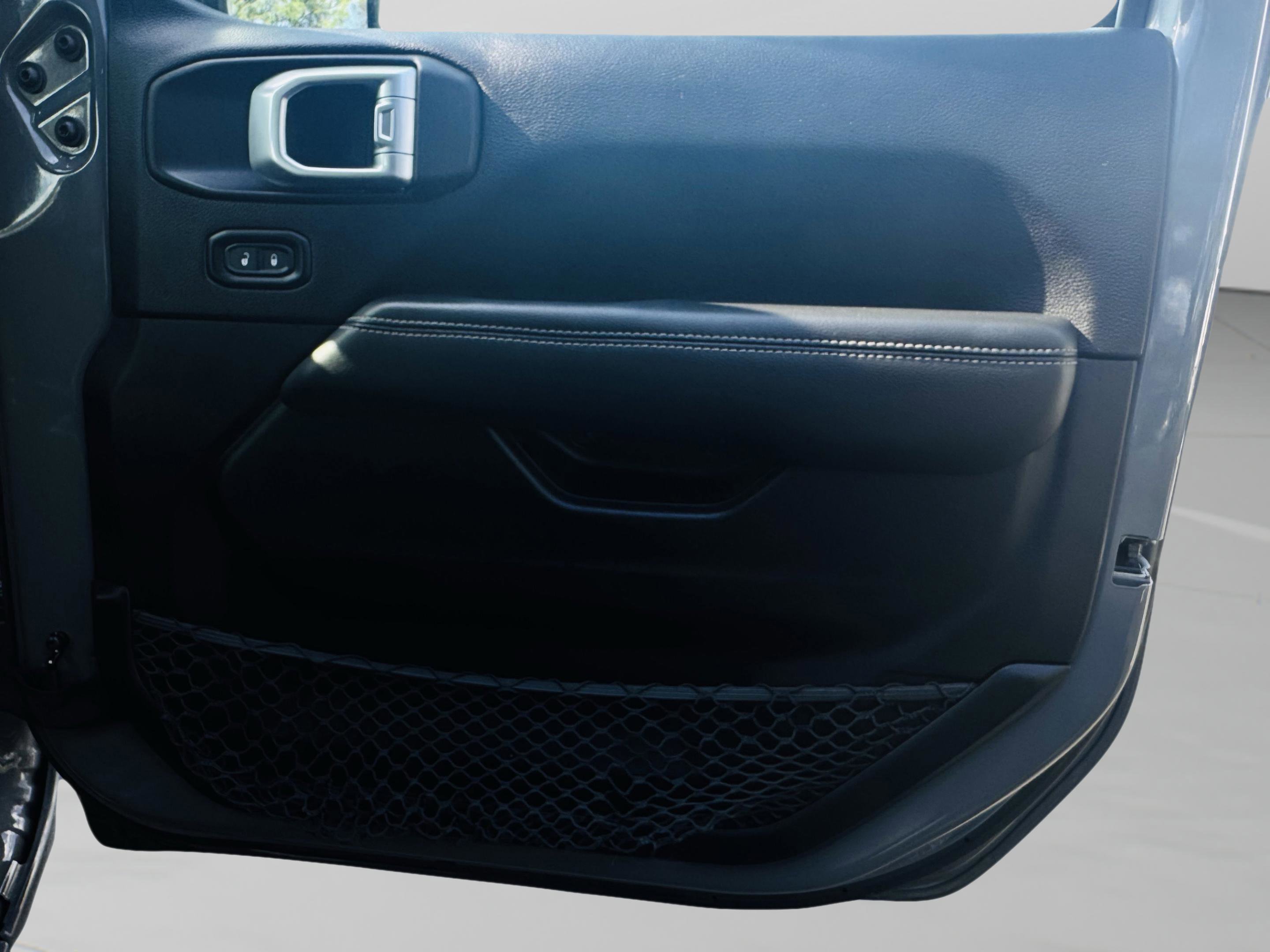 Used 2020 Jeep Gladiator Overland w/ Dual Top Group image 37