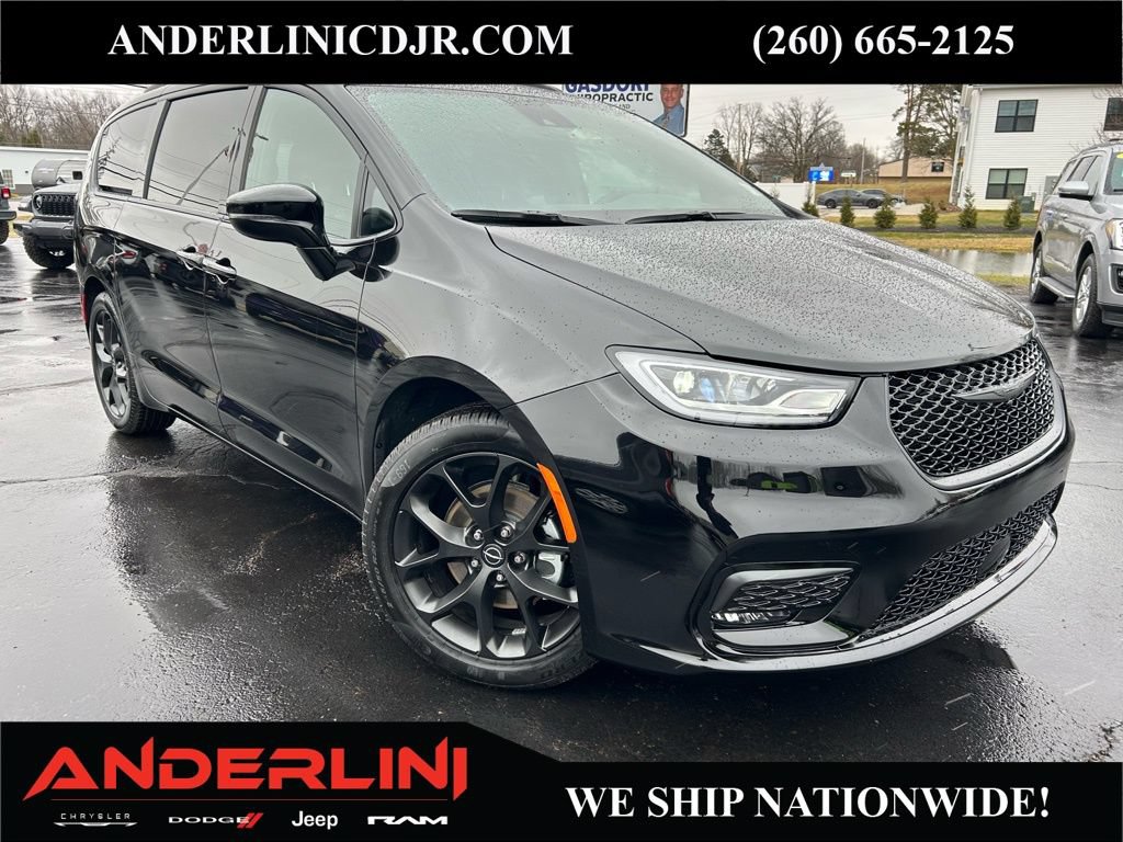 New 2026 Chrysler Pacifica Select w/ S Appearance Package FWD image 1