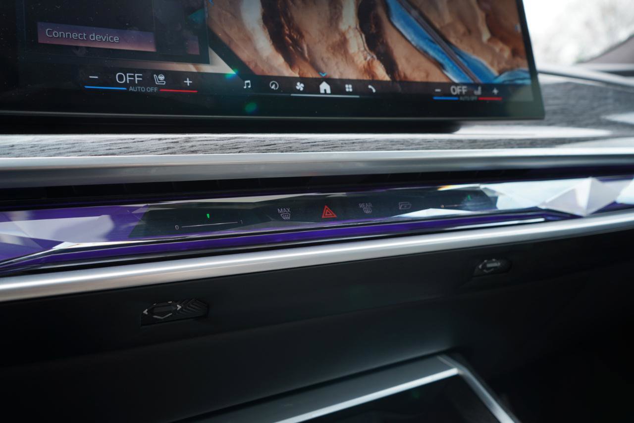 Used 2023 BMW 760i xDrive w/ Executive Package image 39