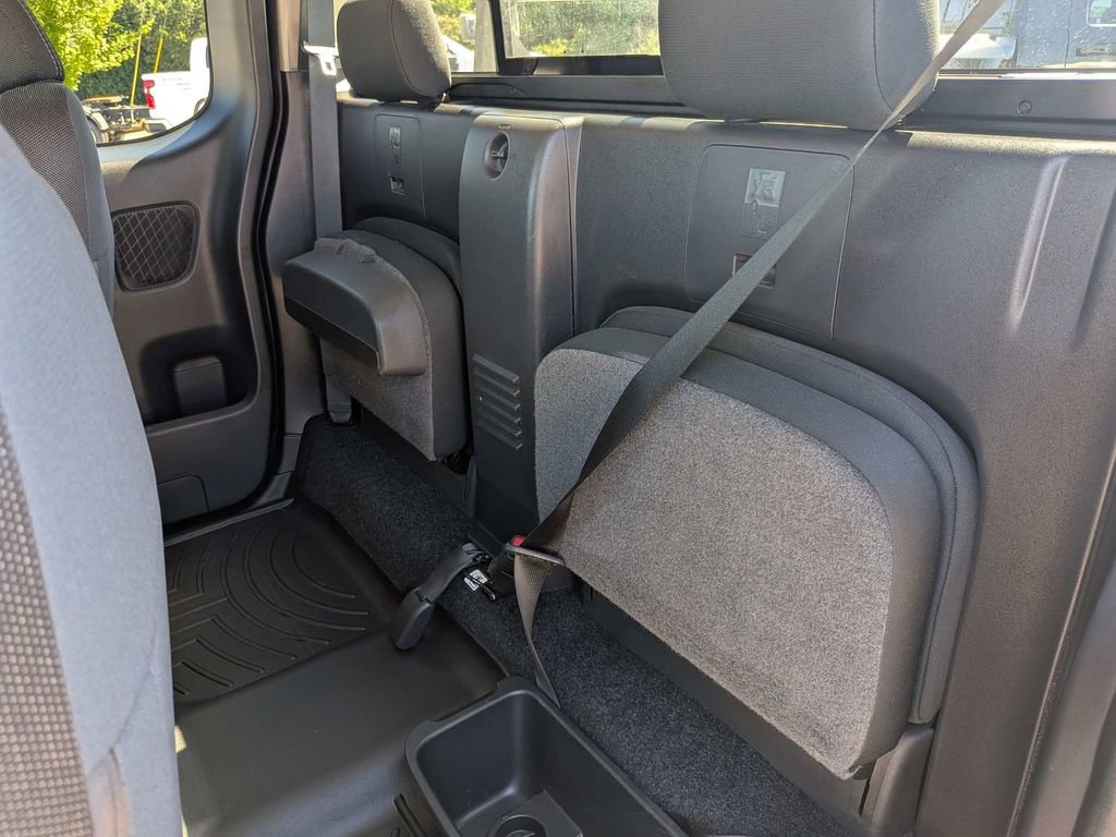 Used 2025 Nissan Frontier SV RWD image 13