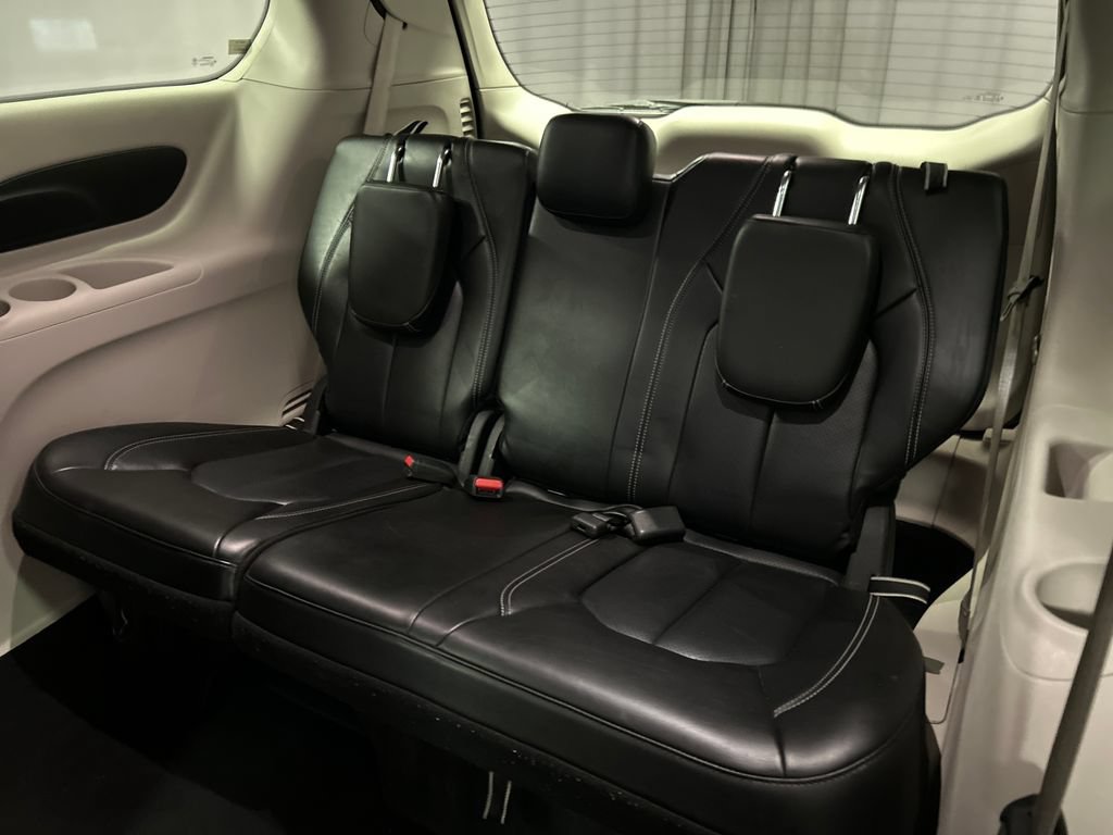Used 2023 Chrysler Pacifica Touring-L FWD image 24
