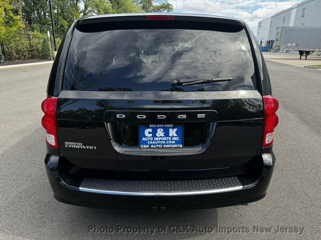 Used 2019 Dodge Grand Caravan SE w/ UConnect Hands-Free Group FWD image 5