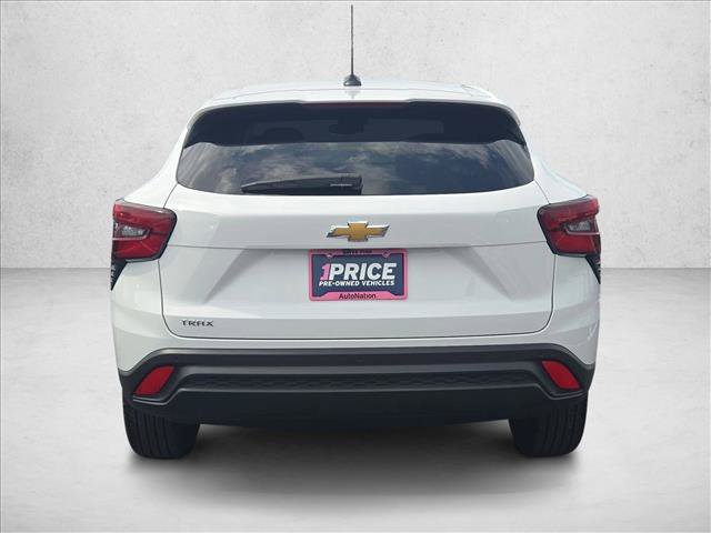 Certified 2025 Chevrolet Trax LS w/ Driver Confidence Package FWD image 7