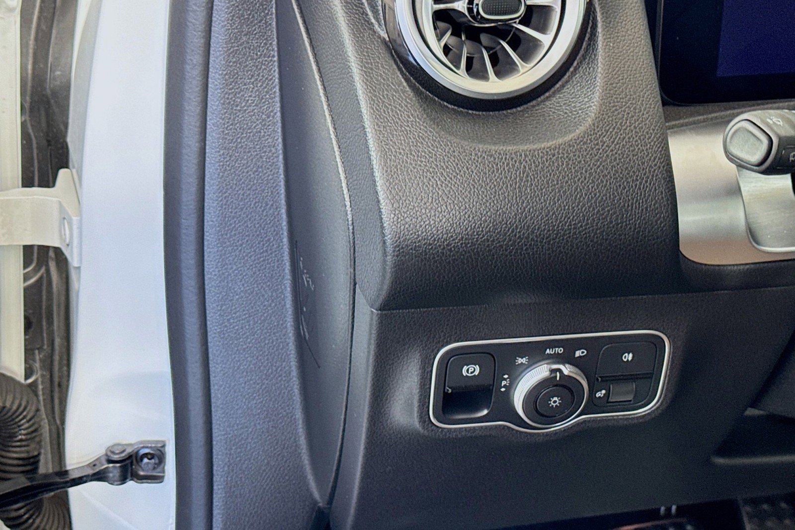 New 2025 Mercedes-Benz GLB 35 AMG 4MATIC image 10