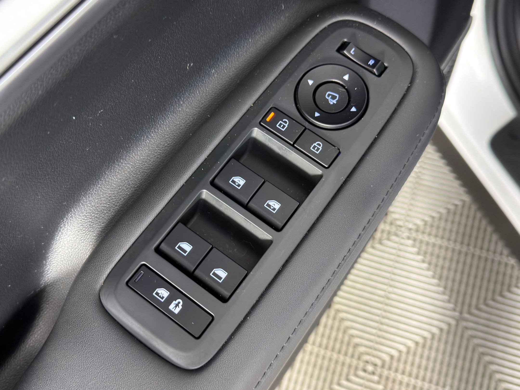 Used 2025 Hyundai Santa Fe Limited image 10