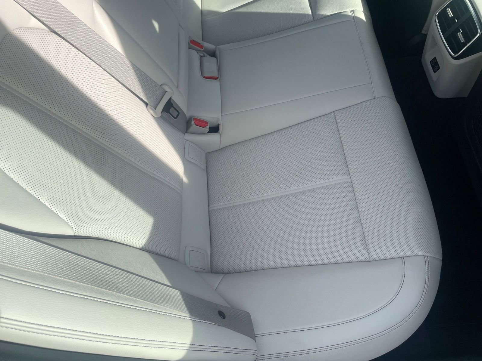 Used 2025 Genesis G70 2.5T image 39