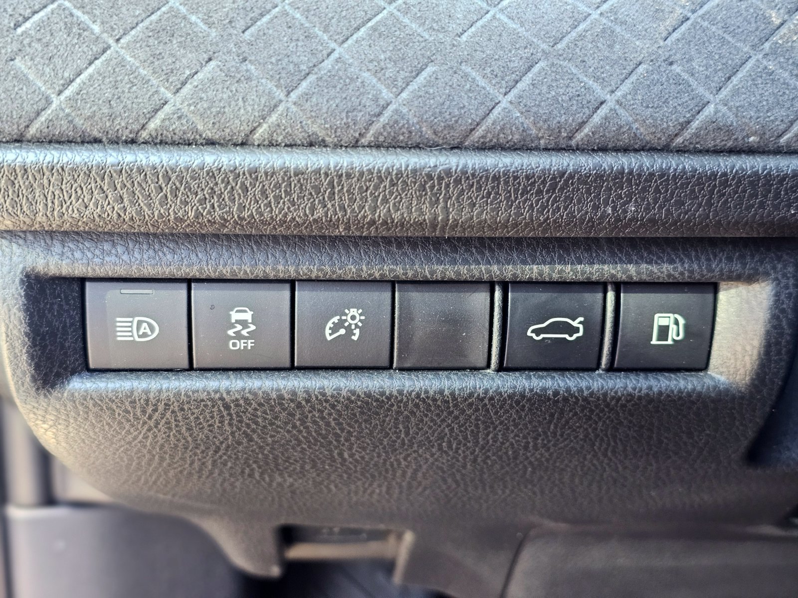 Used 2025 Toyota Camry XLE FWD image 21