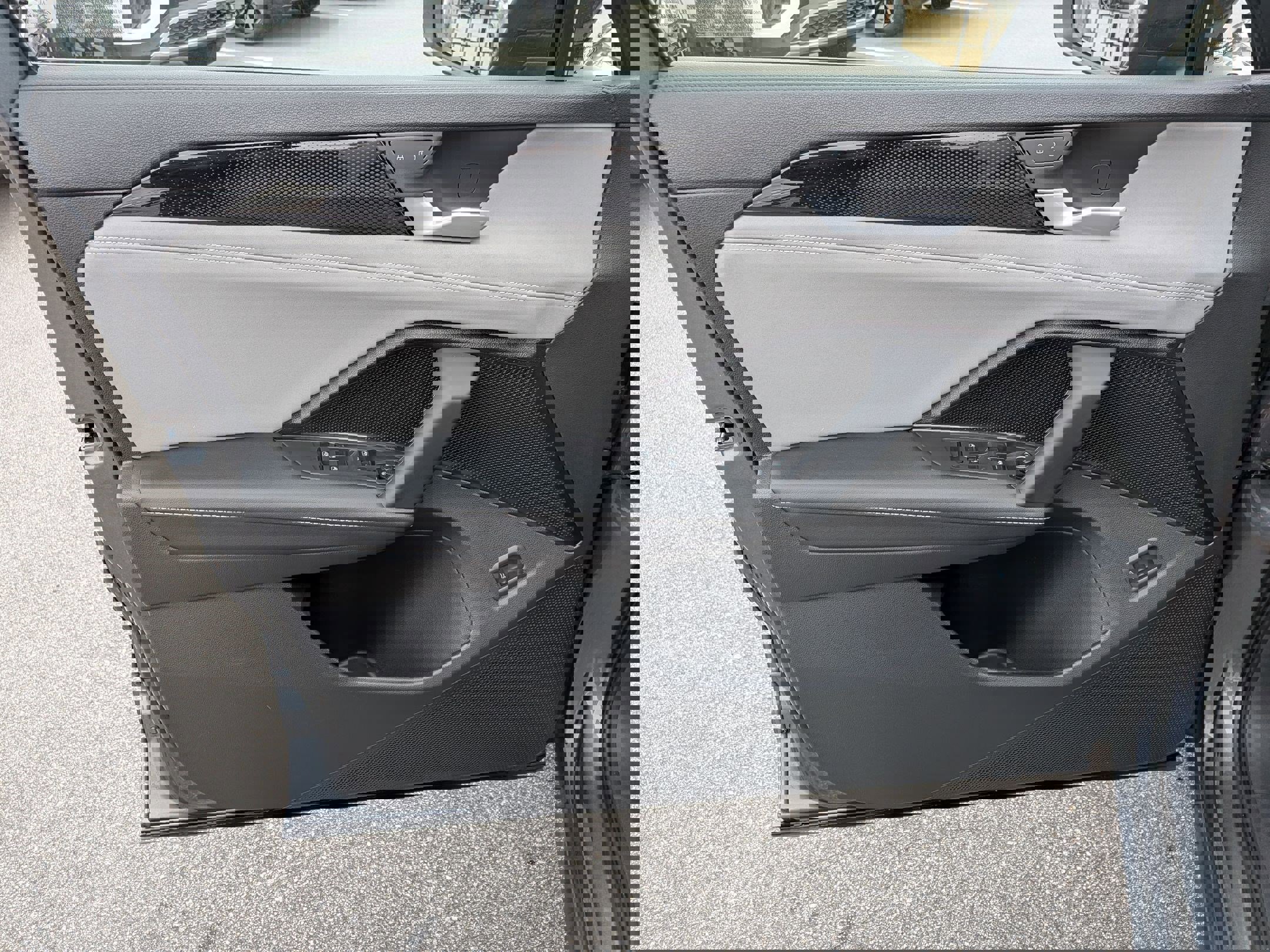 Used 2025 Volkswagen Tiguan SE R-Line image 11