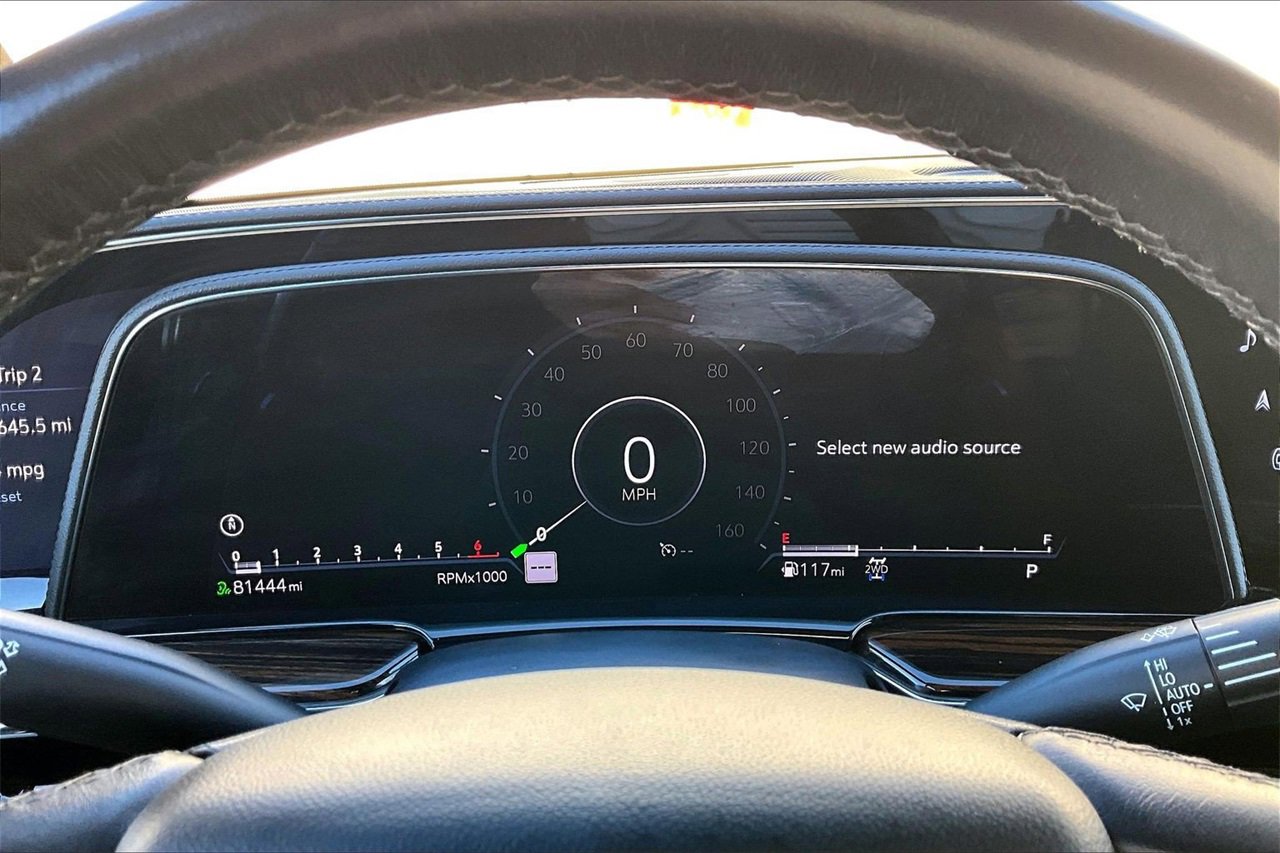 Used 2022 Cadillac Escalade Luxury image 10