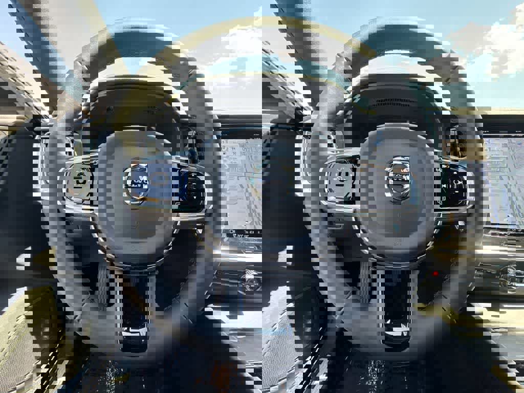 Used 2024 Volvo S60 B5 Plus w/ Climate Package image 15