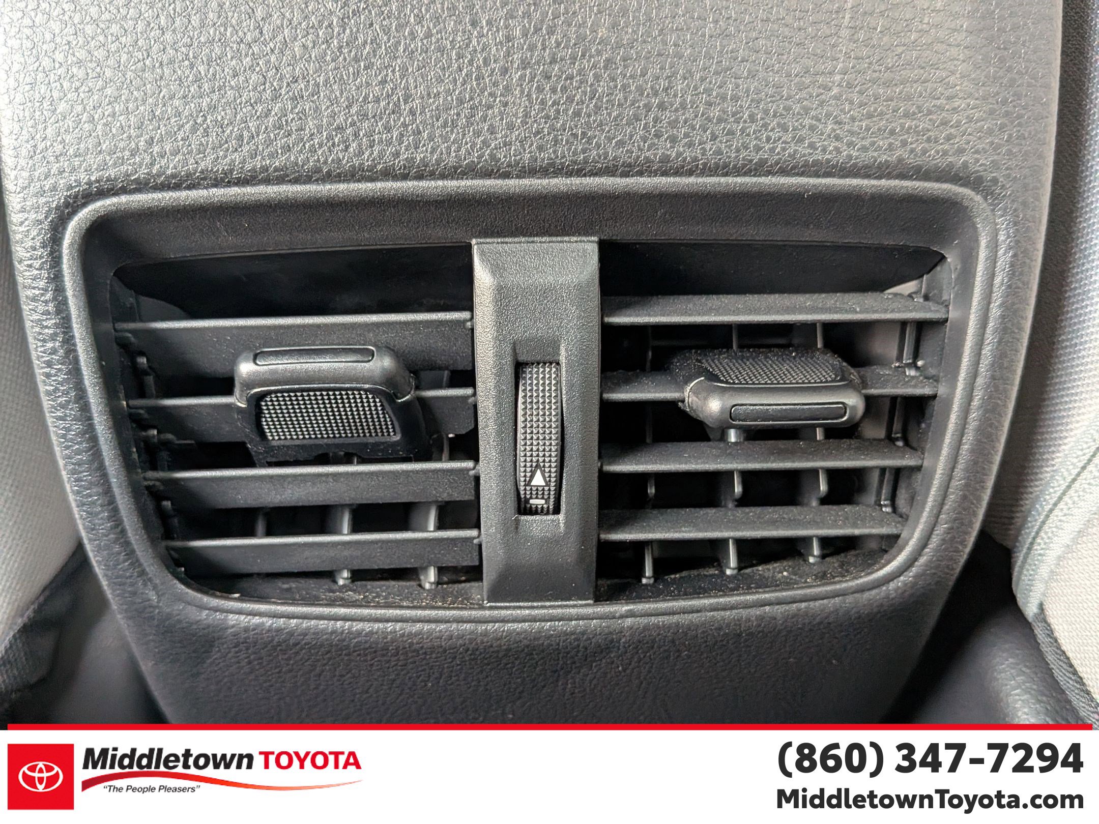 Used 2023 Toyota Corolla Cross L image 29