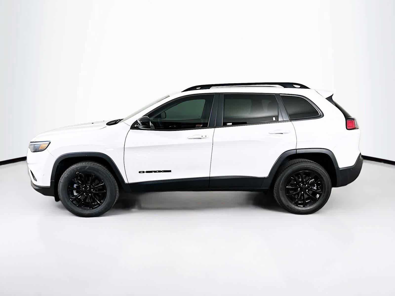 Used 2023 Jeep Cherokee Altitude Lux AWD/4WD image 3