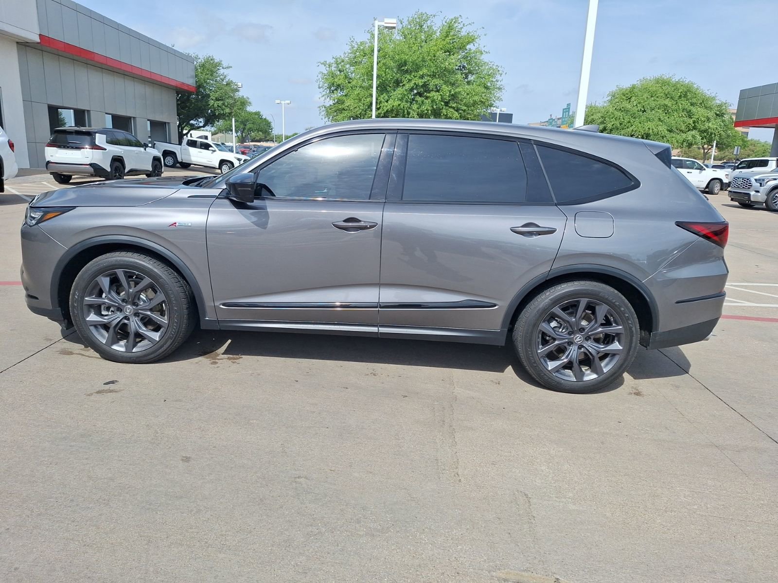 Used 2022 Acura MDX A-Spec image 3