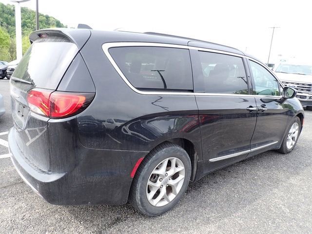 Used 2018 Chrysler Pacifica Touring-L Plus w/ Tire & Wheel Group FWD image 6