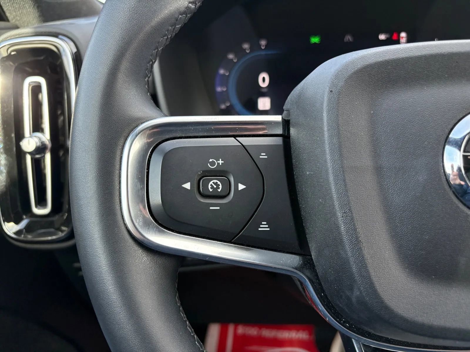 Used 2023 Volvo XC40 Recharge Plus image 26