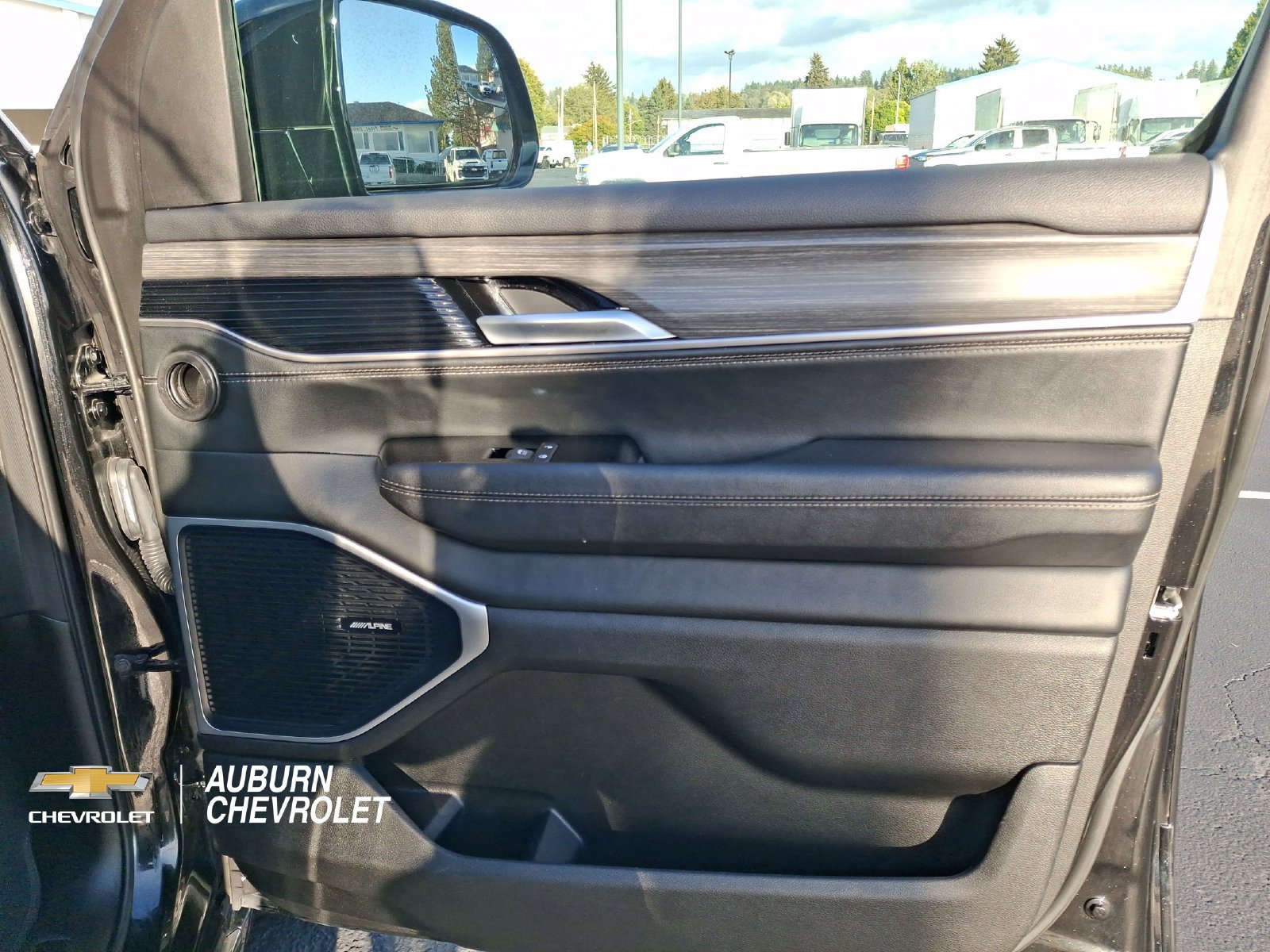 Used 2024 Jeep Wagoneer L Series II AWD/4WD image 22