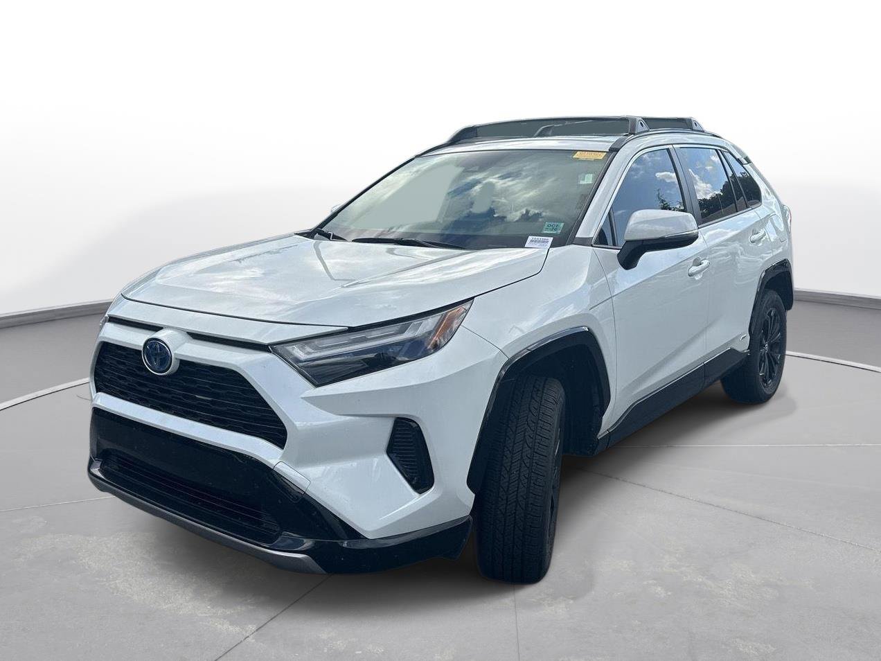 Used 2024 Toyota RAV4 SE w/ Convenience Package AWD/4WD image 2