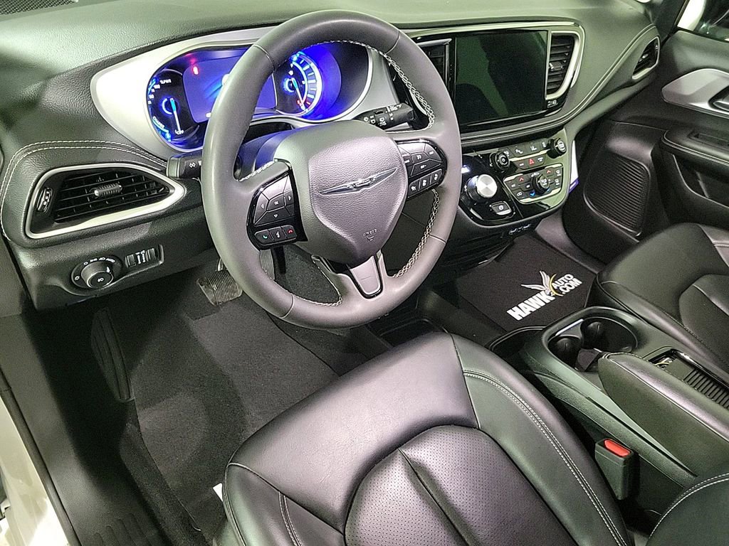 Used 2024 Chrysler Pacifica Select image 13