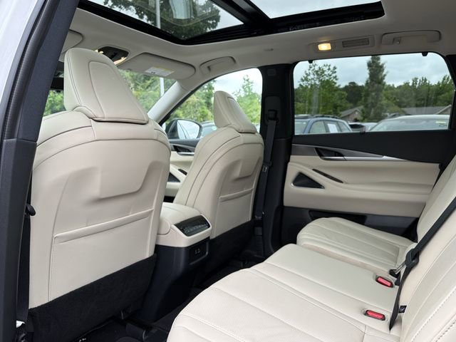 Used 2025 INFINITI QX60 Luxe w/ Vision Package FWD image 8
