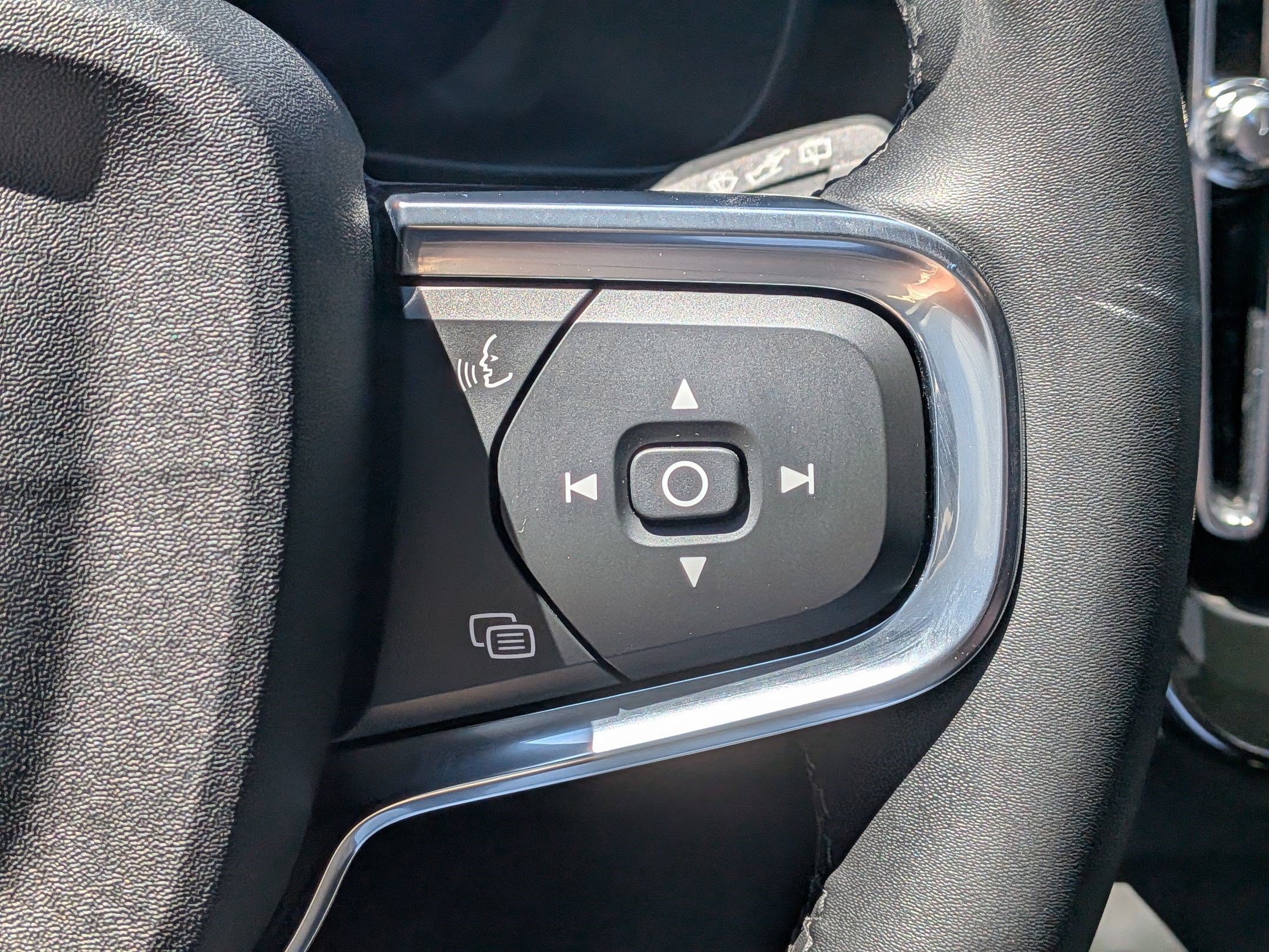 Used 2023 Volvo XC40 Recharge Ultimate AWD/4WD image 16
