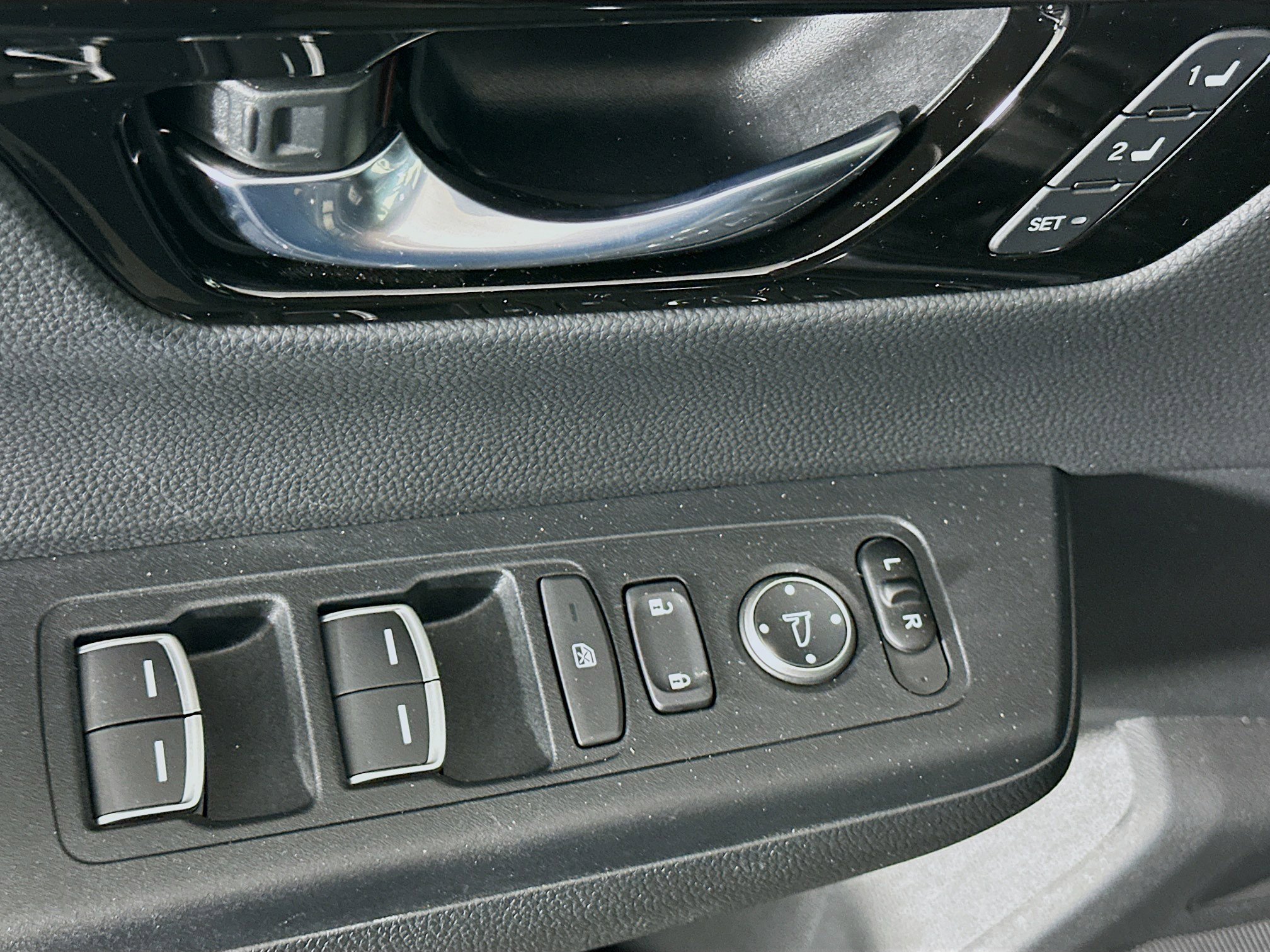 Used 2025 Honda CR-V EX-L image 15