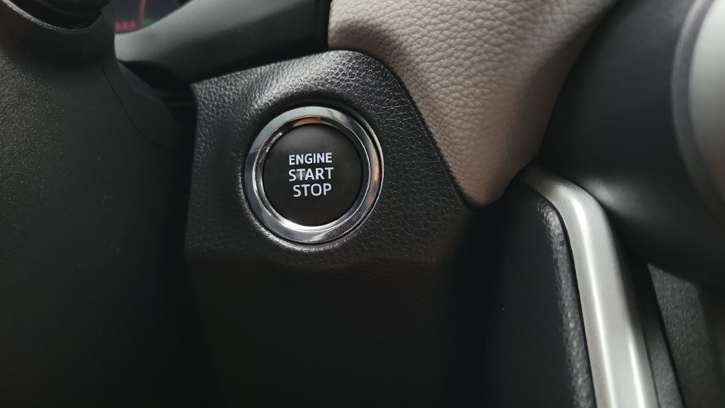 Used 2025 Toyota RAV4 XLE FWD image 21