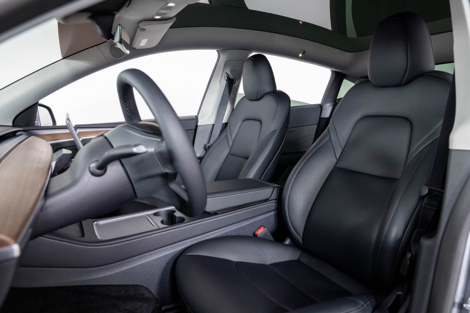Used 2025 Tesla Model Y Long Range RWD image 16