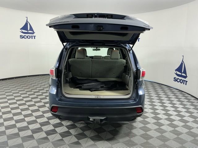 Used 2016 Toyota Highlander LE AWD/4WD image 21