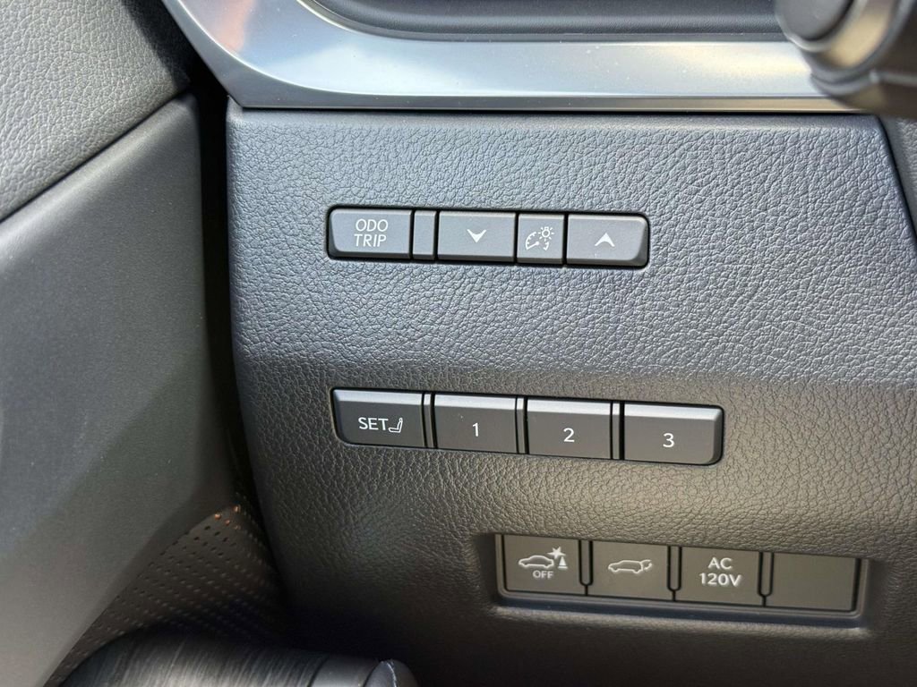 Used 2025 Lexus GX 550 w/ Accessory Package (2T) AWD/4WD image 23