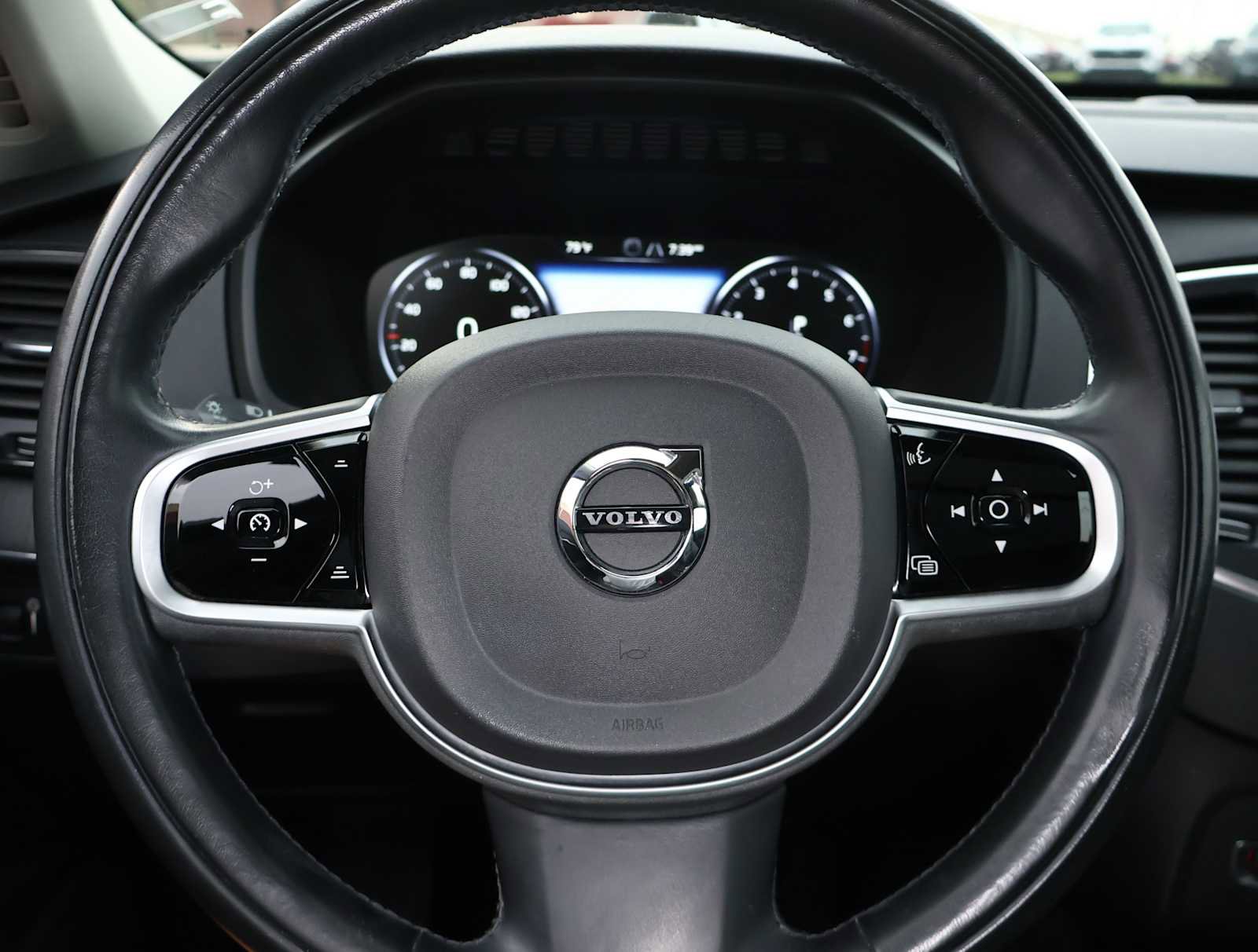 Used 2020 Volvo XC90 T6 Momentum image 14