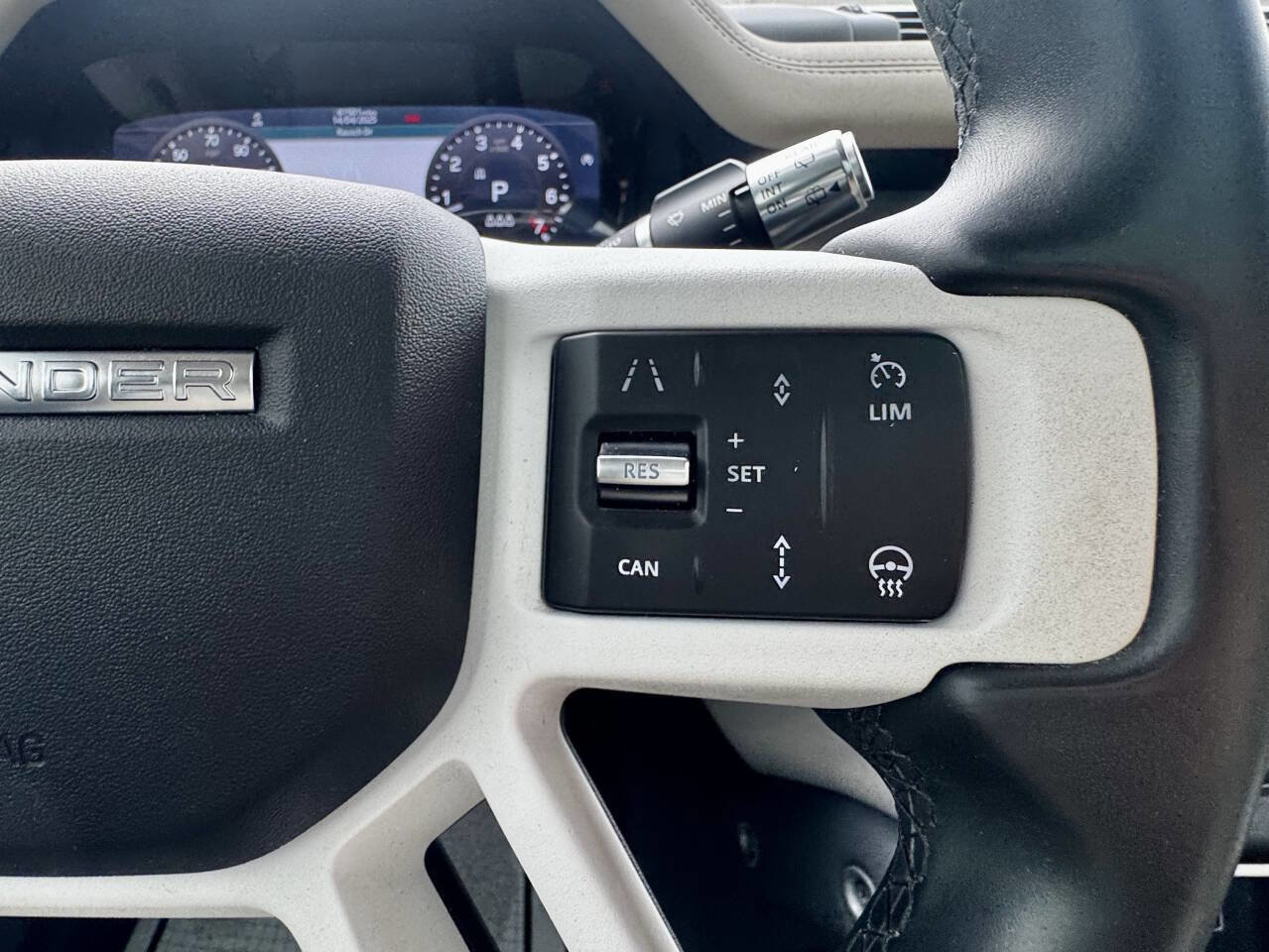 Used 2020 Land Rover Defender 110 SE image 21