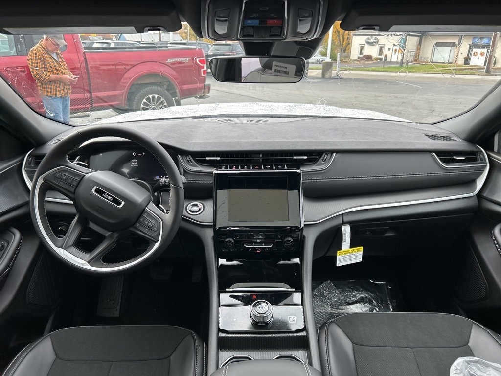 New 2025 Jeep Grand Cherokee 4WD image 14