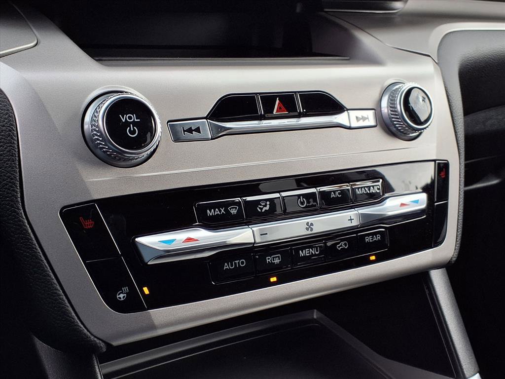 Used 2022 Ford Explorer XLT w/ Equipment Group 202A image 21