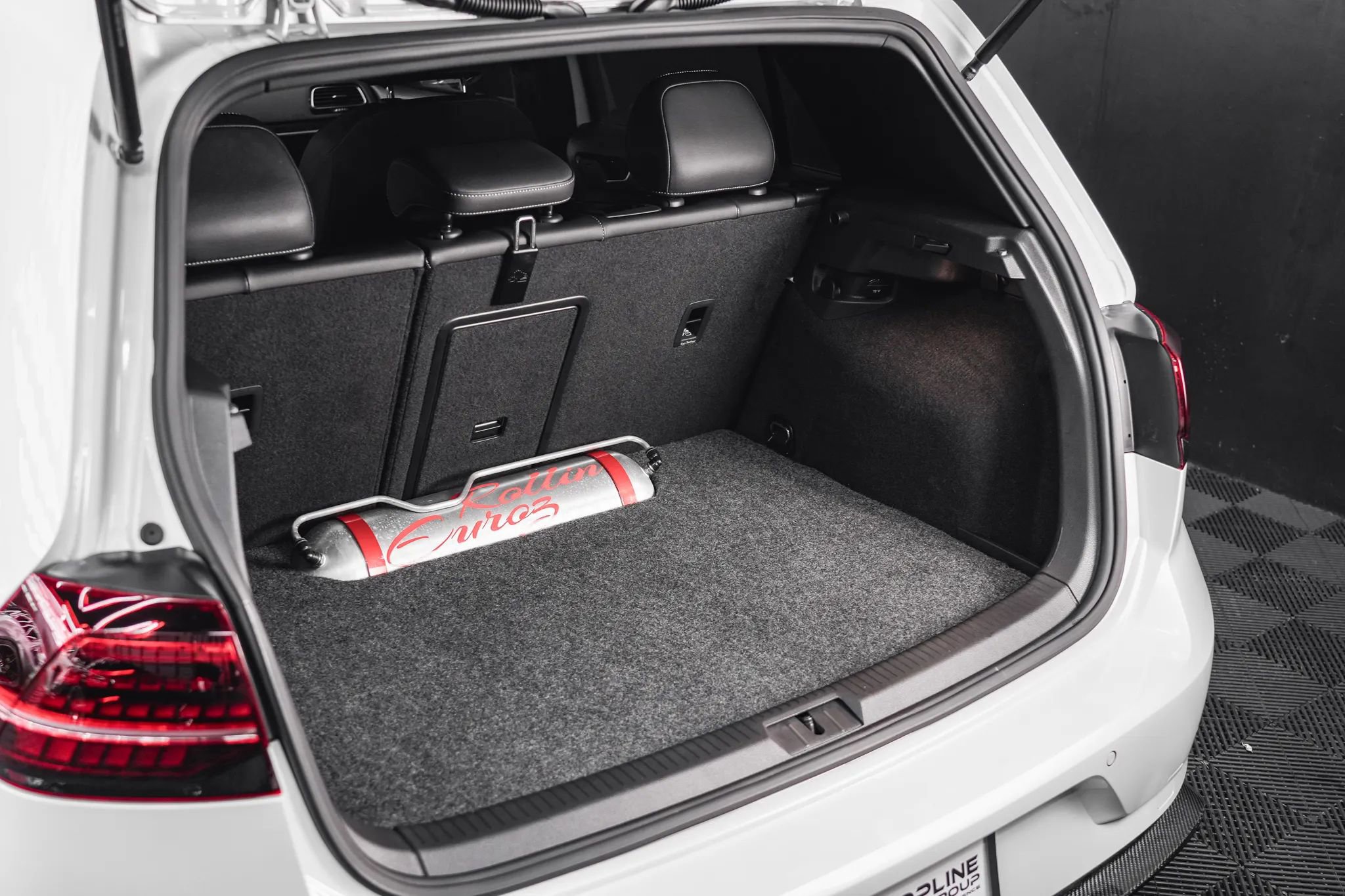 Used 2018 Volkswagen Golf R 4-Door image 70