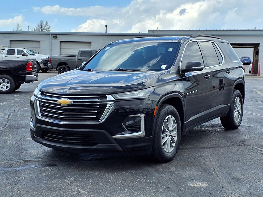 Used 2023 Chevrolet Traverse LT image 2
