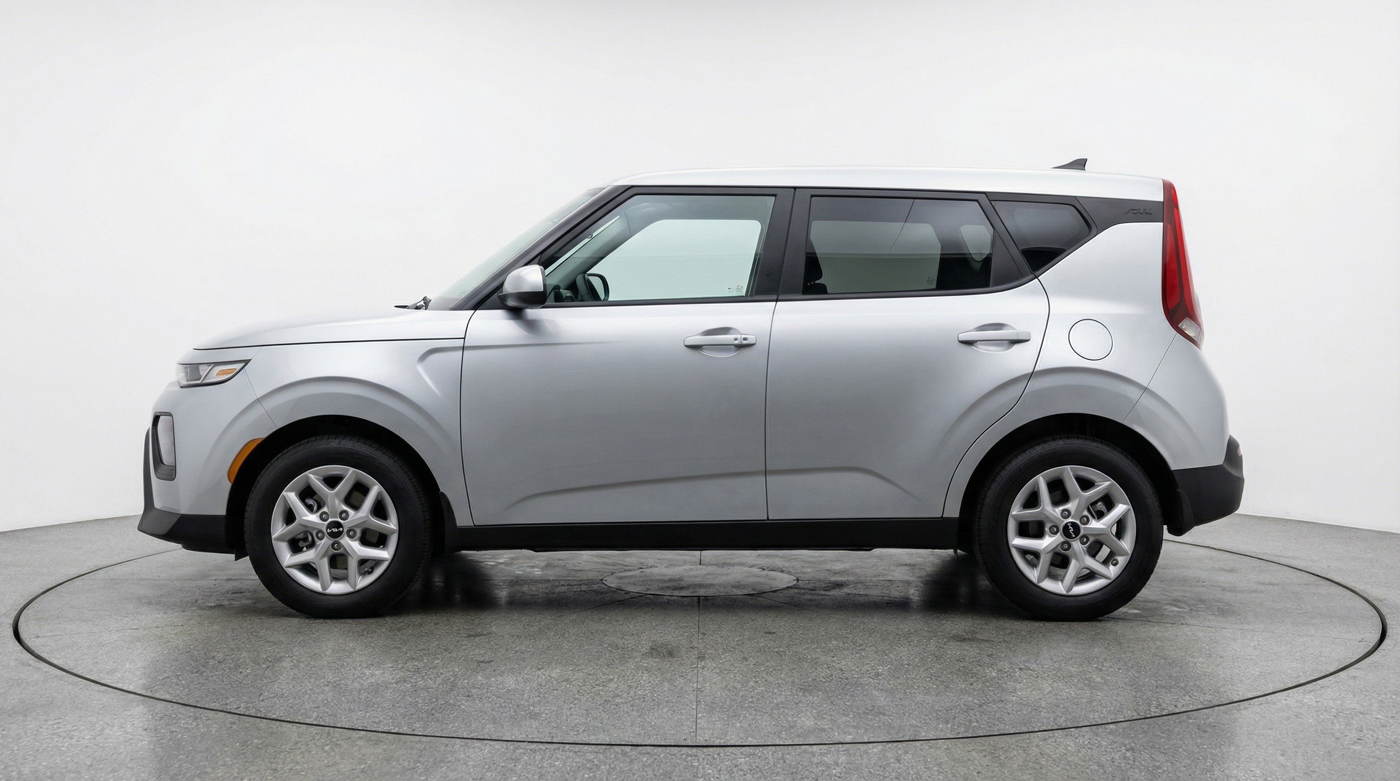 Used 2025 Kia Soul LX w/ LX Technology Package image 5