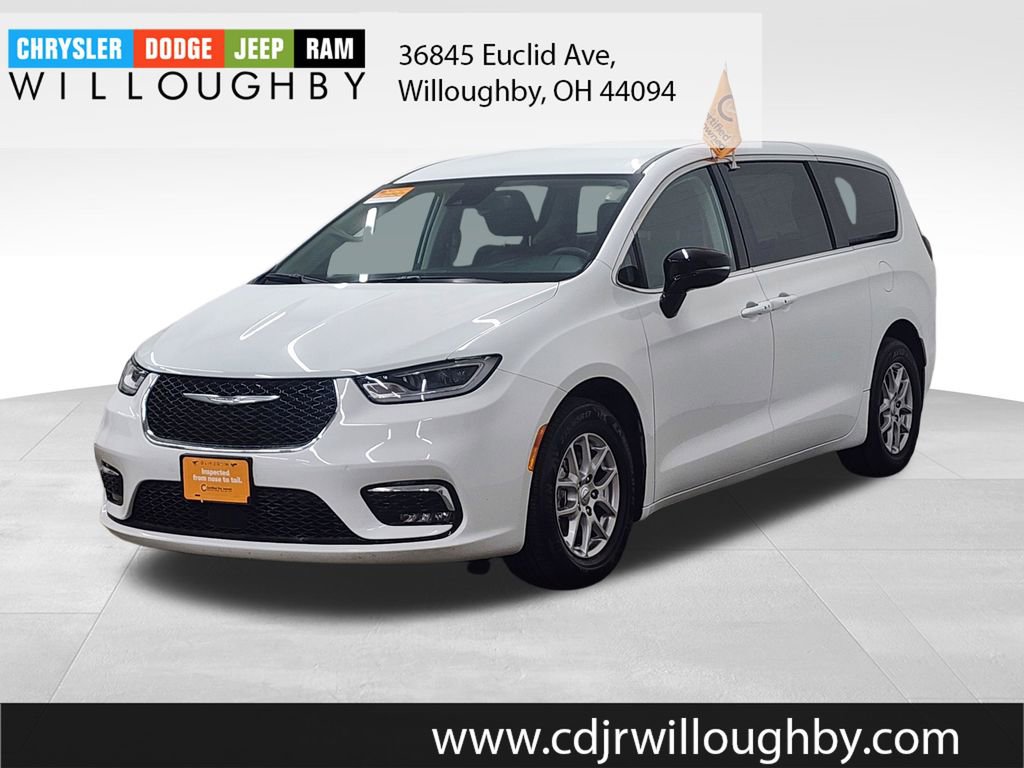 Used 2024 Chrysler Pacifica Touring-L image 1