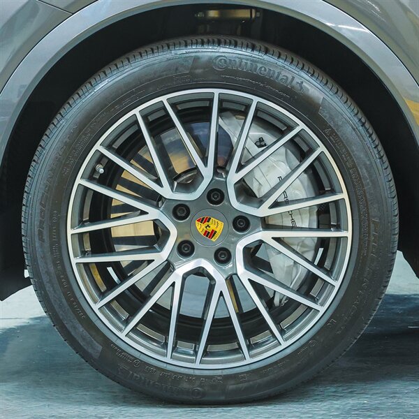 Used 2020 Porsche Cayenne Turbo AWD/4WD image 41