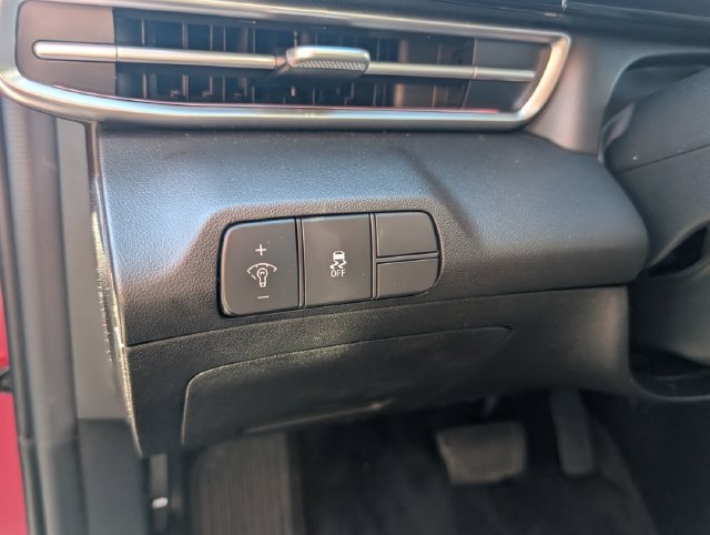 Certified 2025 Hyundai Elantra SEL FWD image 15