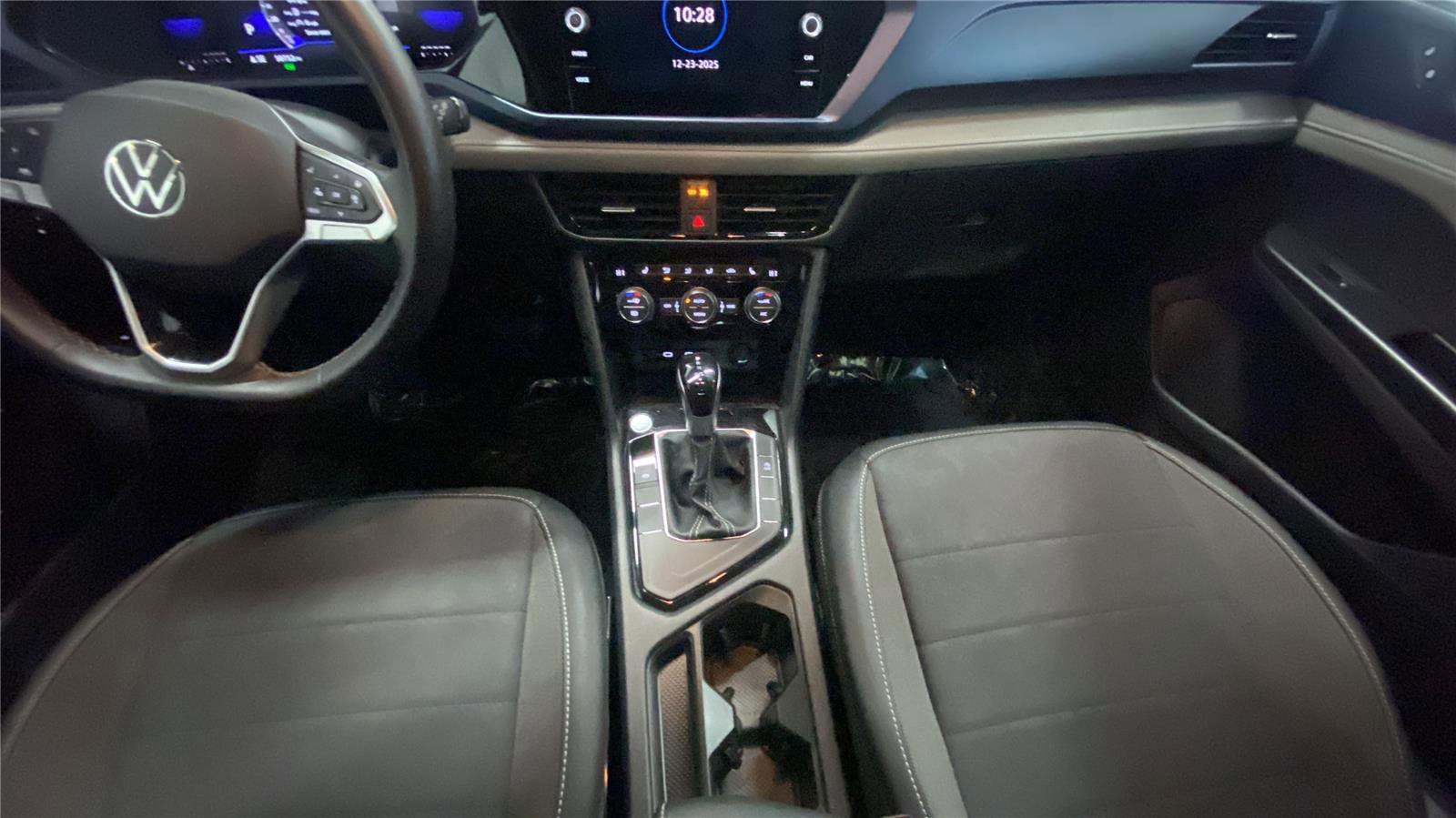 Used 2024 Volkswagen Taos SE image 14