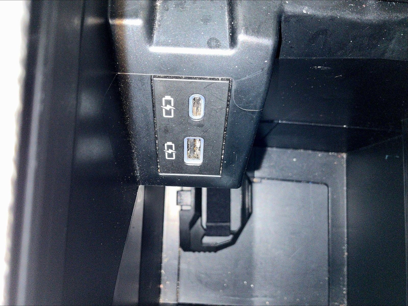 Used 2024 Toyota Sienna XLE FWD image 16