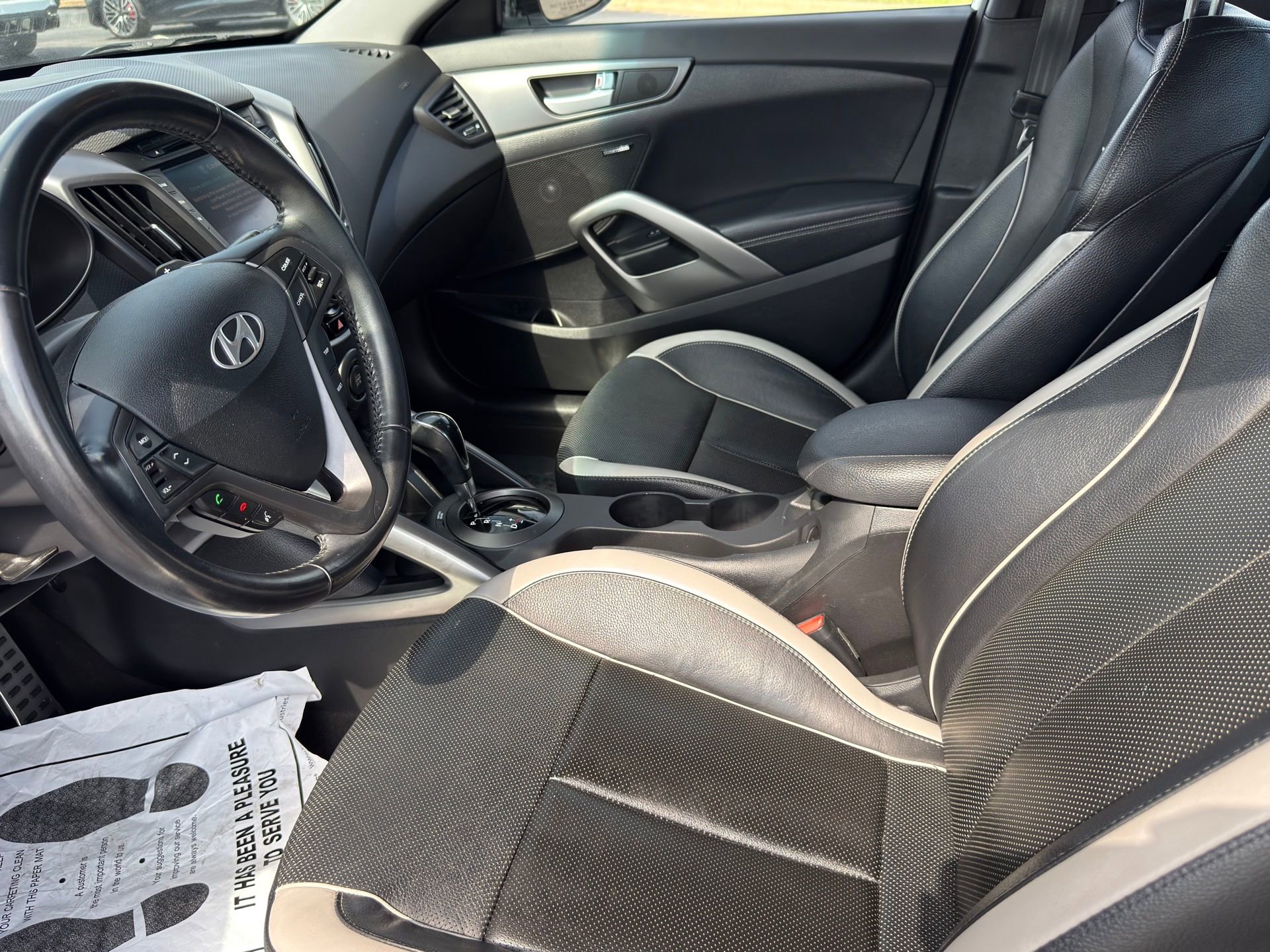Used 2015 Hyundai Veloster Turbo w/ Option Group 04 FWD image 12