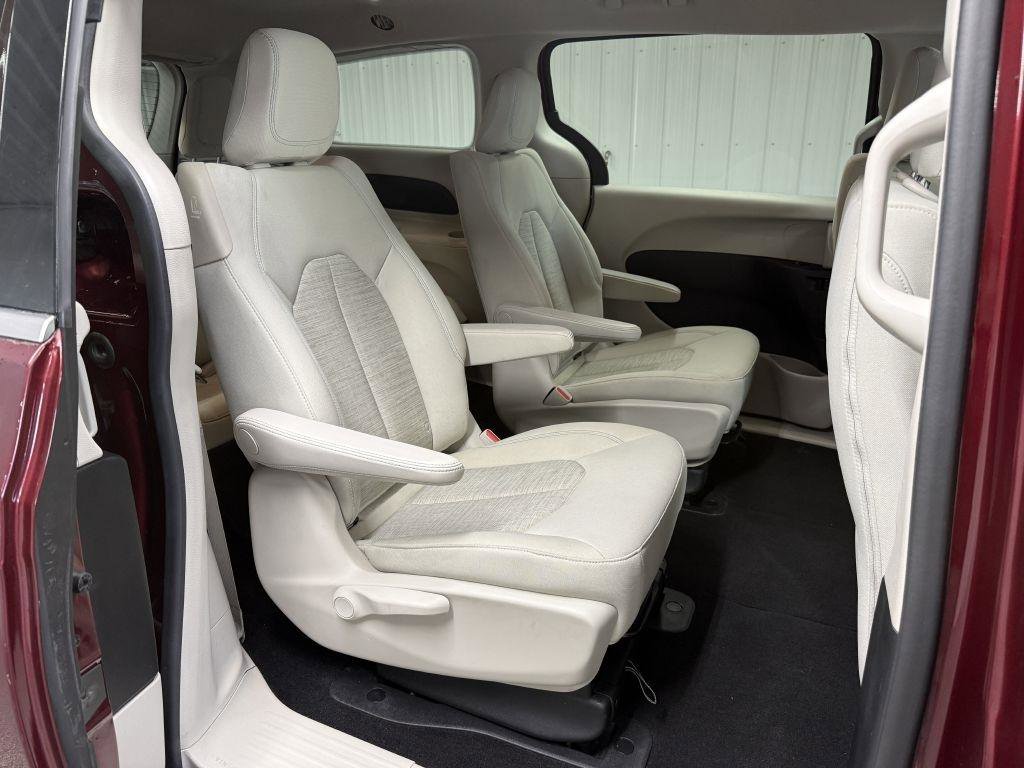 Used 2018 Chrysler Pacifica Touring Plus image 32