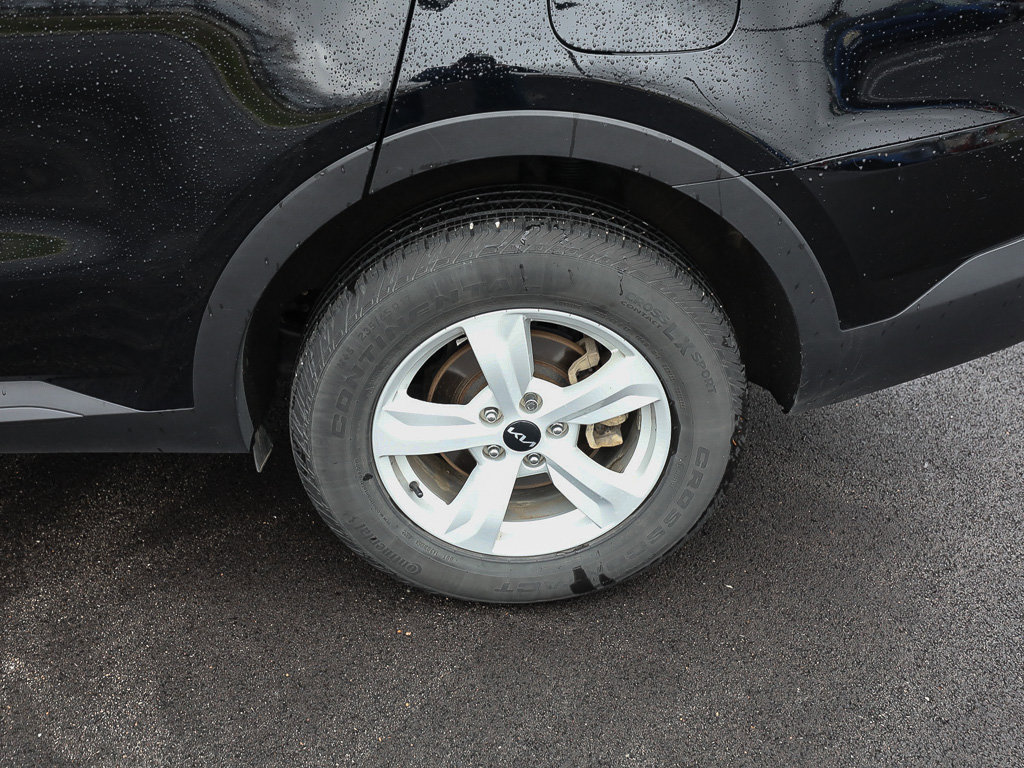 Used 2023 Kia Sorento LX image 4