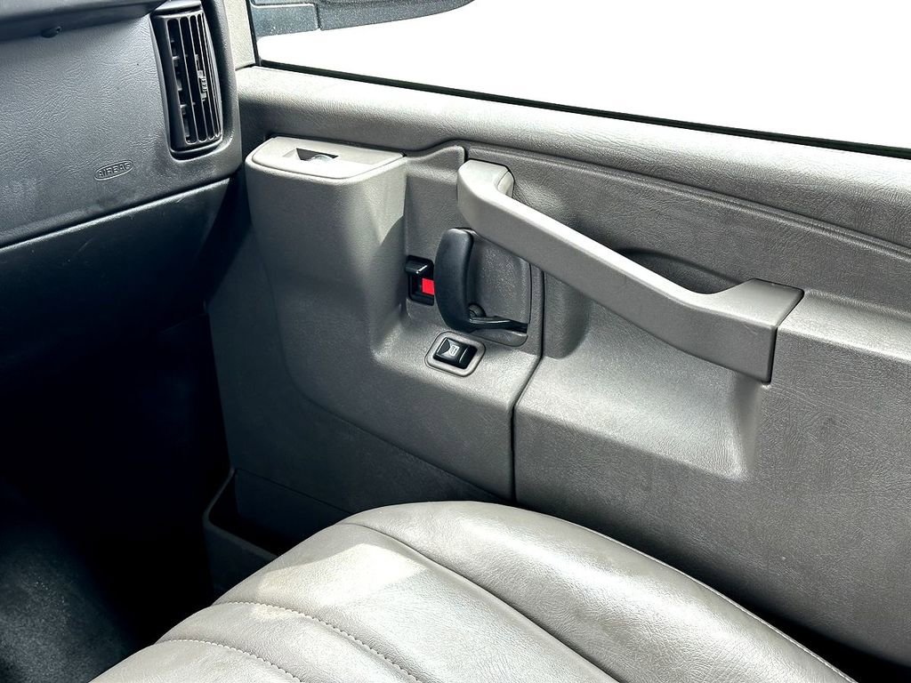 Used 2022 GMC Savana 3500 Extended w/ Driver Convenience Package RWD image 26