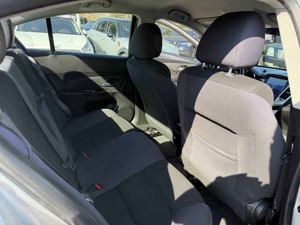 Used 2014 Chevrolet Cruze LT FWD image 17