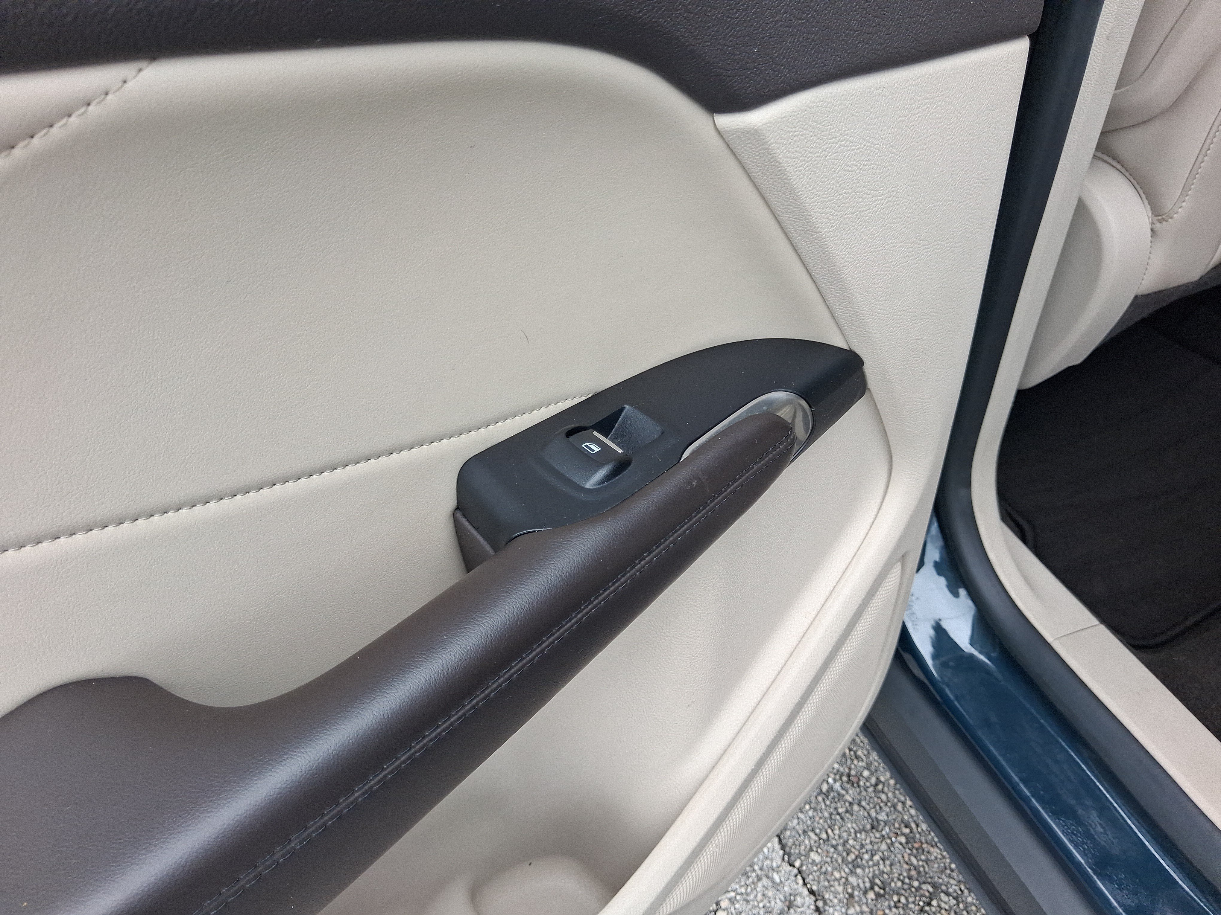 Used 2019 Lincoln MKC Select w/ Select Plus Package FWD image 8