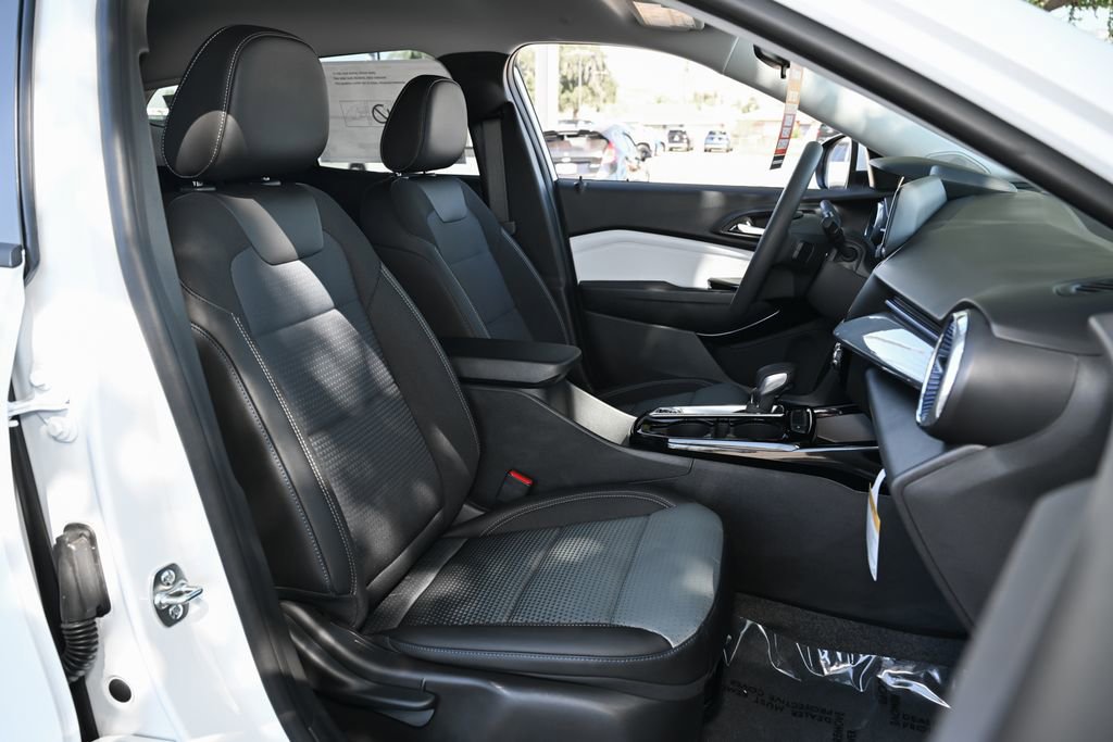 New 2026 Chevrolet Trax LT w/ LPO, Blackout Package FWD image 33